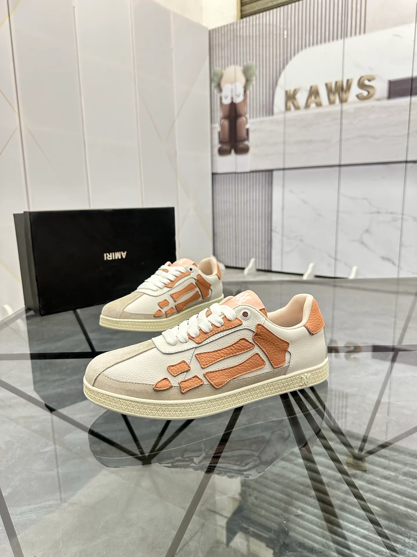 Men's shoes: 💰P420¥ Product trademark: AMIRI* "Amir*" low-top casual shoes Regular size: 38-45 (can be customized to 46) Product material: imported nubuck leather upper, breathable lining, original outsole. Number: 001